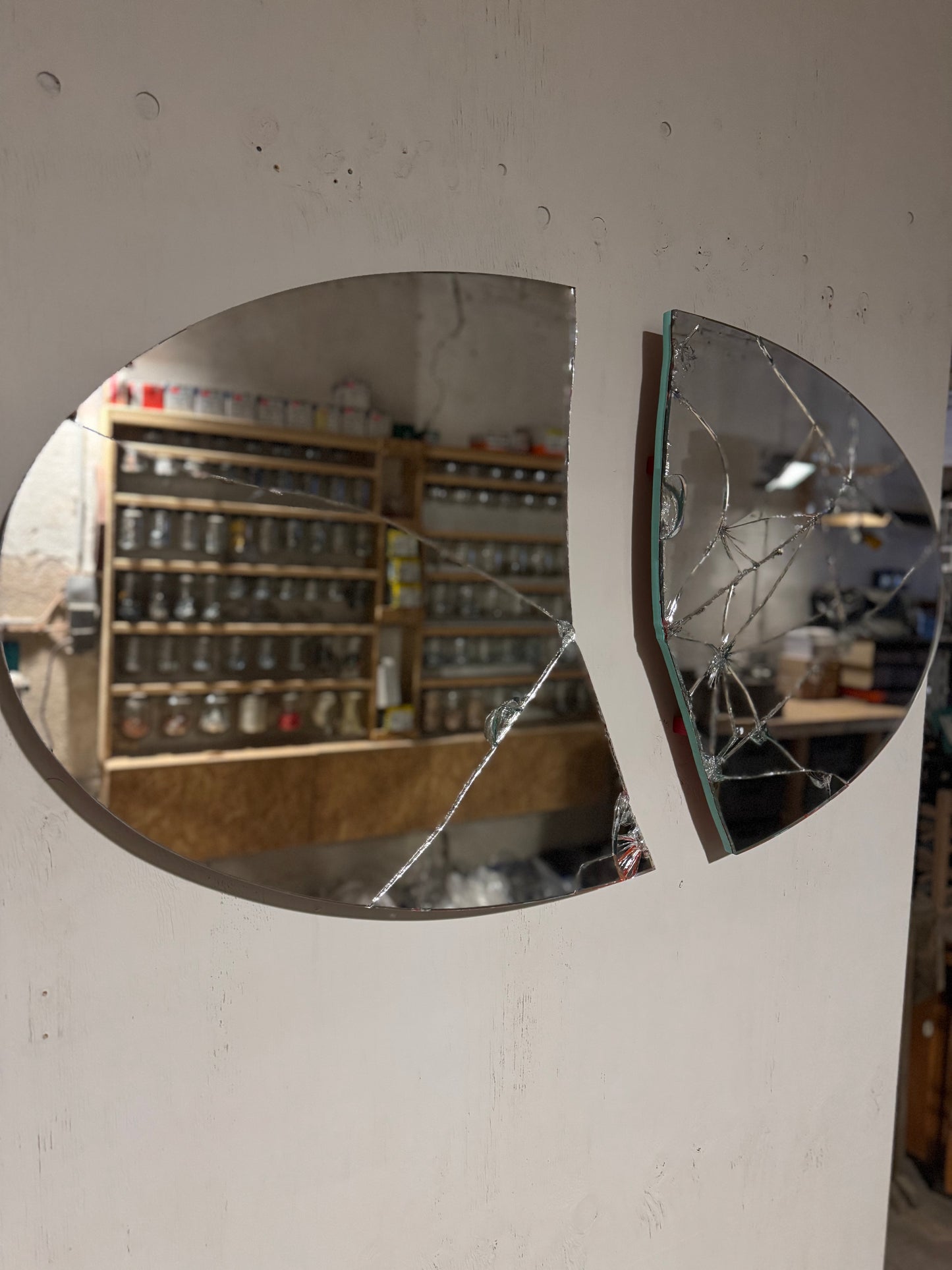 BROKEN LIGHT II - SPOT SPIEGEL
