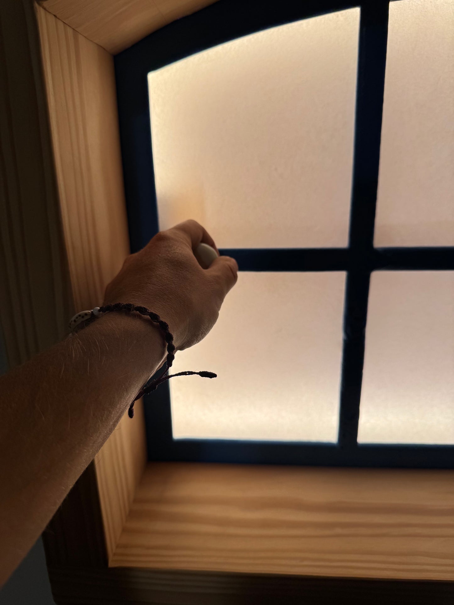 WHY NOT LIGHT IT?! - LANDHAUSFENSTER LAMPE