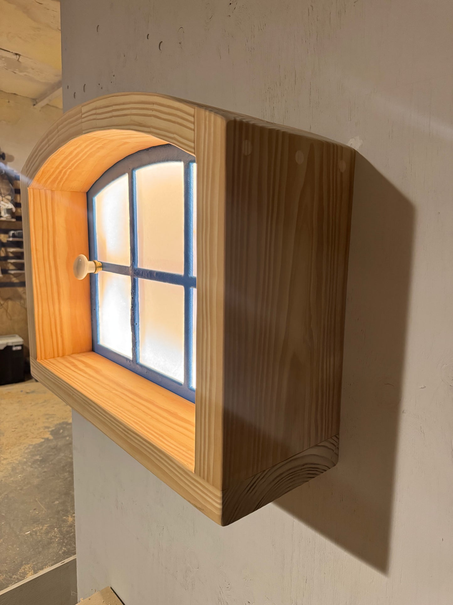 WHY NOT LIGHT IT?! - LANDHAUSFENSTER LAMPE