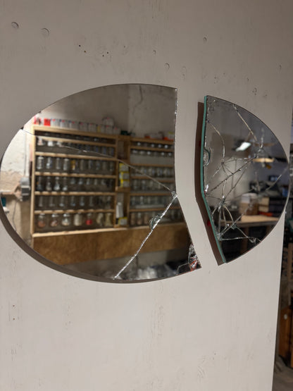 BROKEN LIGHT II - SPOT SPIEGEL