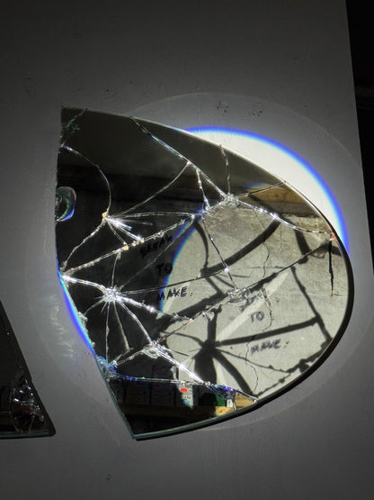 BROKEN LIGHT II - SPOT SPIEGEL