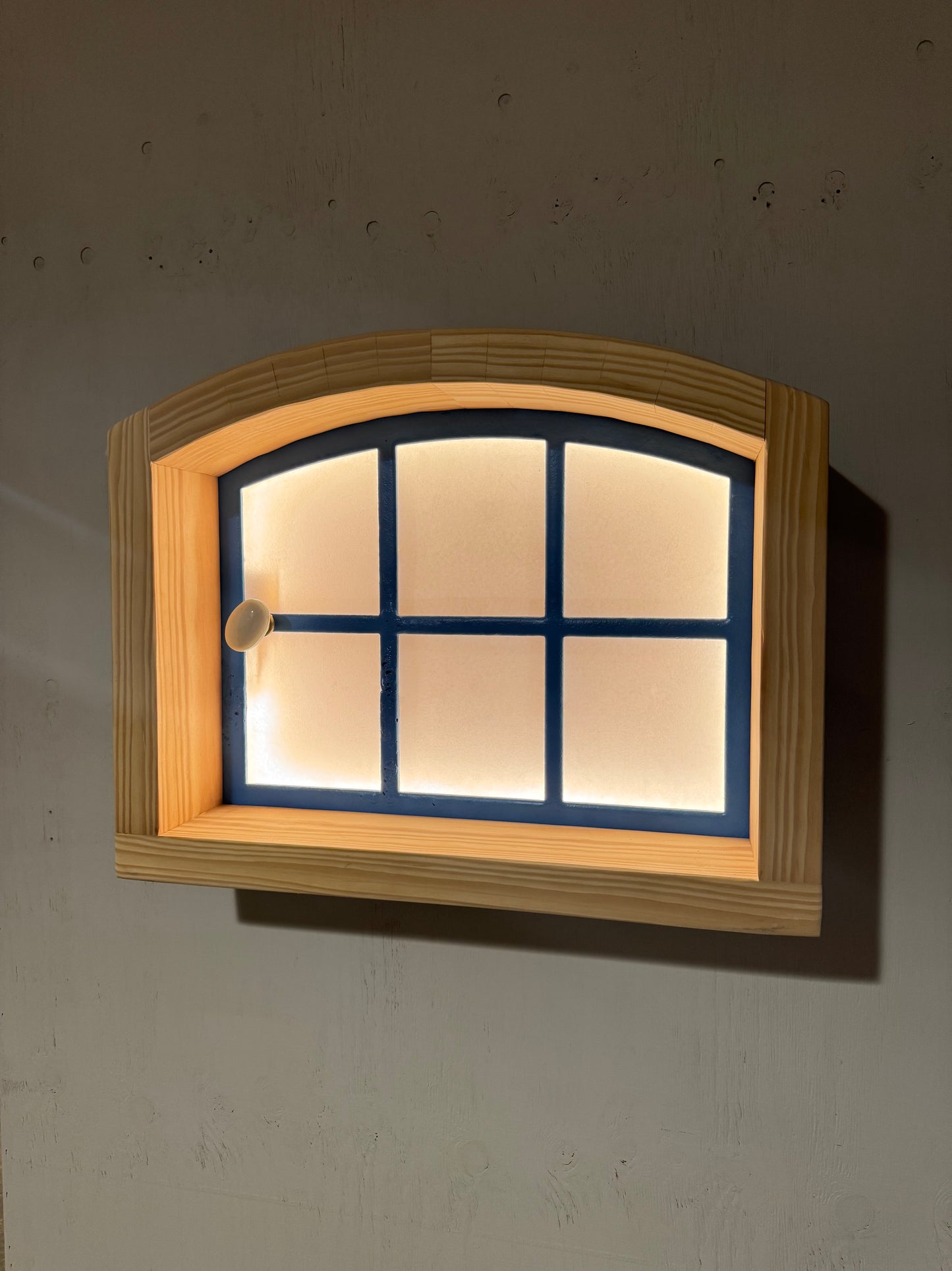 WHY NOT LIGHT IT?! - LANDHAUSFENSTER LAMPE
