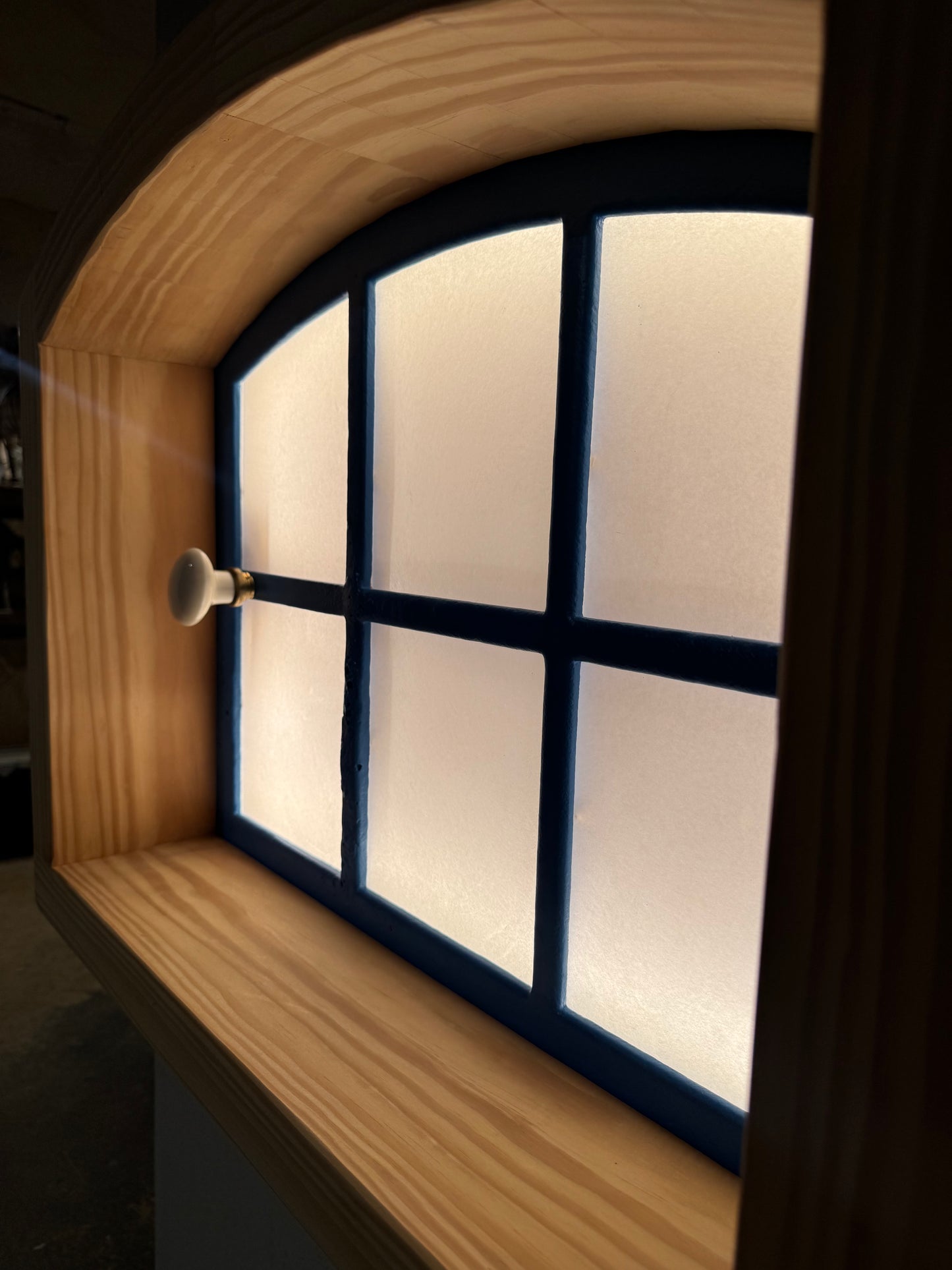 WHY NOT LIGHT IT?! - LANDHAUSFENSTER LAMPE