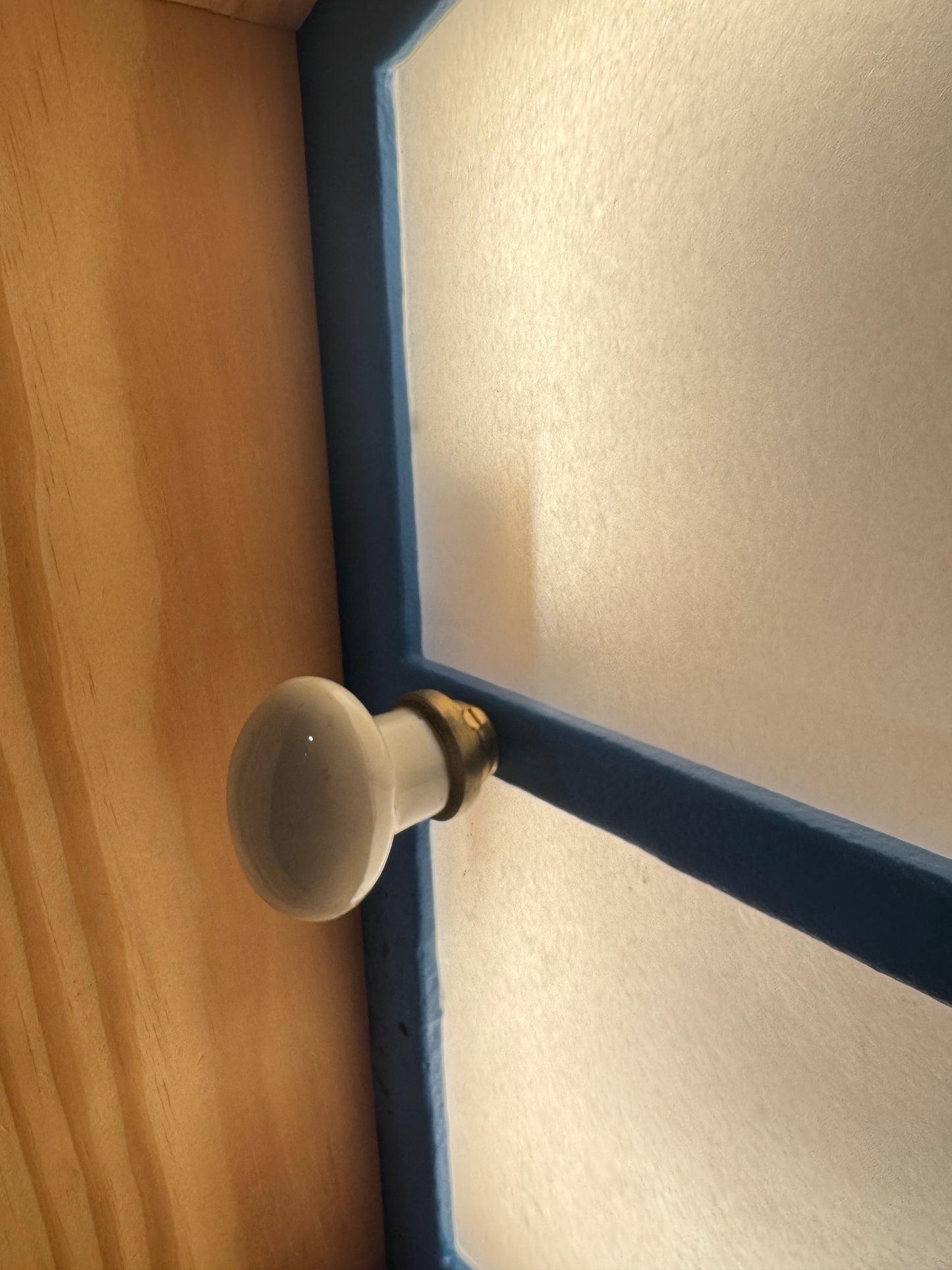 WHY NOT LIGHT IT?! - LANDHAUSFENSTER LAMPE